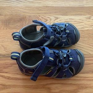Boys Keen Newport sandals size 9